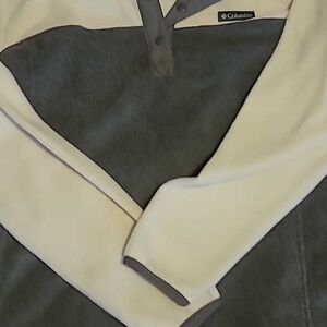 Columbia Cream and Gray Pullover